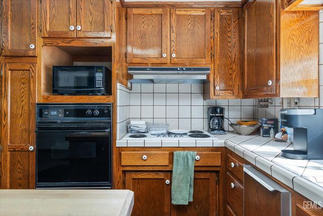 9930 Brimhall Road, Bakersfield, CA 93312