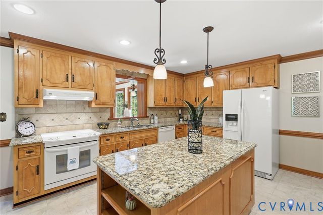 9193 Blakewood Dr, Mechanicsville, VA 23116