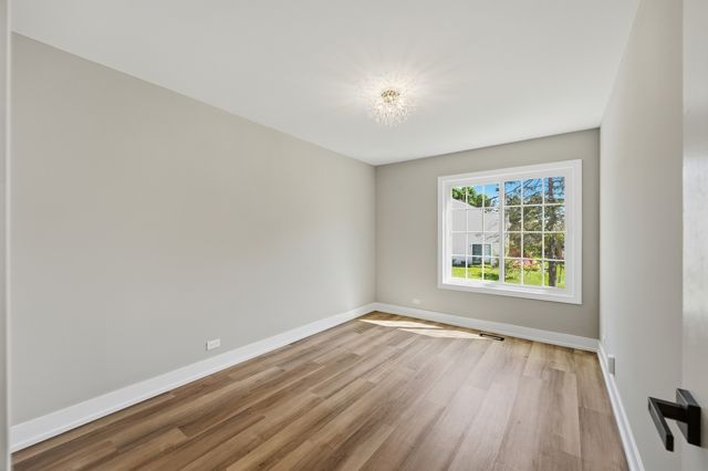 1952 N Hidden Creek Circle 7, Palatine, IL 60074