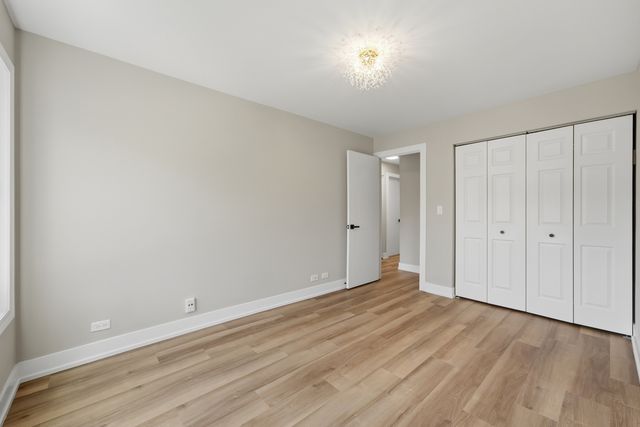 1952 N Hidden Creek Circle 7, Palatine, IL 60074