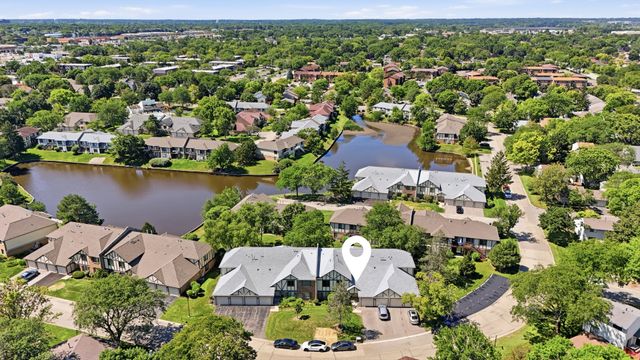 1952 N Hidden Creek Circle 7, Palatine, IL 60074