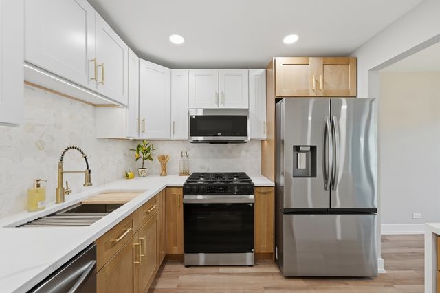 1952 N Hidden Creek Circle 7, Palatine, IL 60074