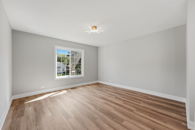 1952 N Hidden Creek Circle 7, Palatine, IL 60074