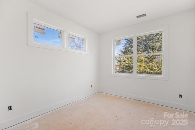 901 N Hoskins Road, Charlotte, NC 28216