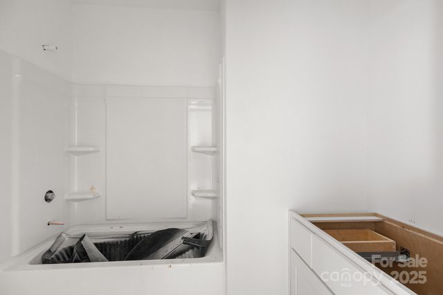 901 N Hoskins Road, Charlotte, NC 28216