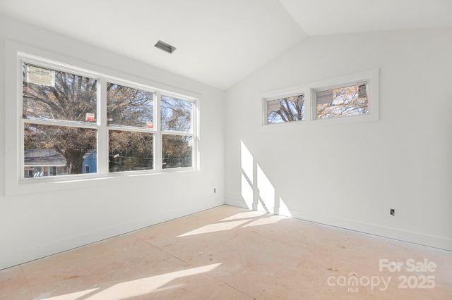 901 N Hoskins Road, Charlotte, NC 28216