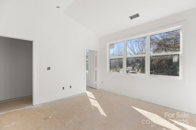 901 N Hoskins Road, Charlotte, NC 28216