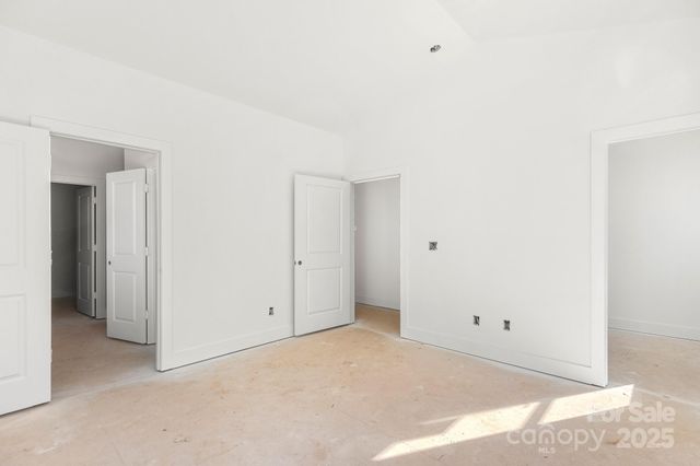 901 N Hoskins Road, Charlotte, NC 28216