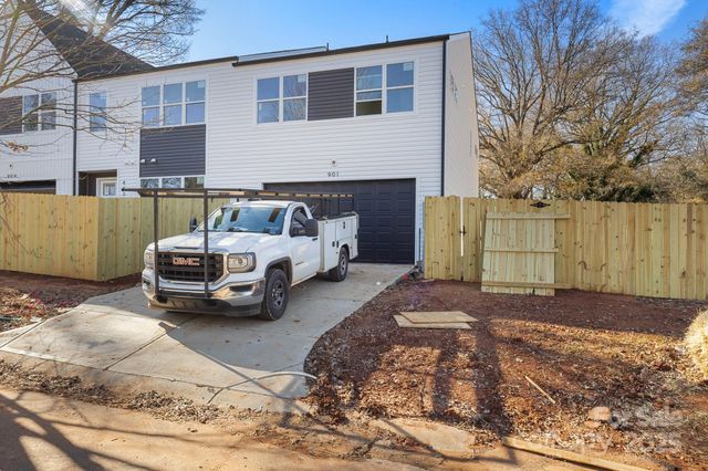 901 N Hoskins Road, Charlotte, NC 28216