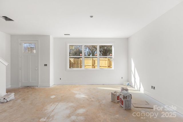 901 N Hoskins Road, Charlotte, NC 28216