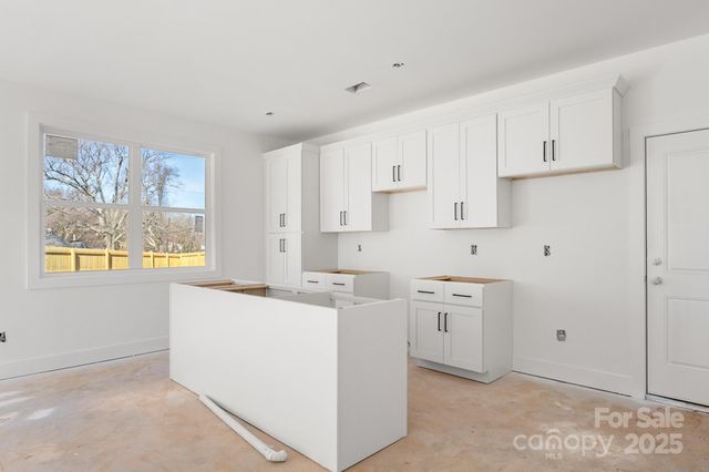 901 N Hoskins Road, Charlotte, NC 28216