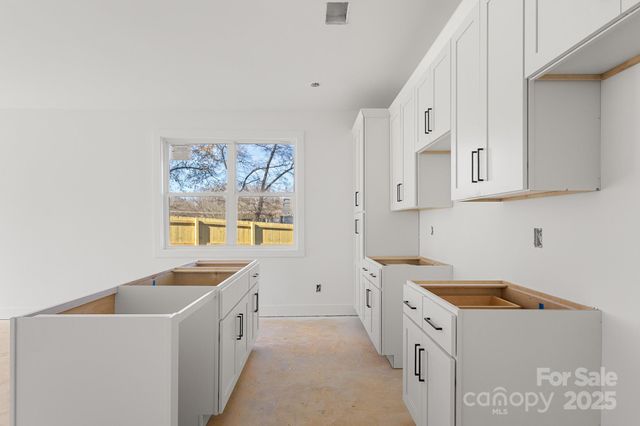 901 N Hoskins Road, Charlotte, NC 28216