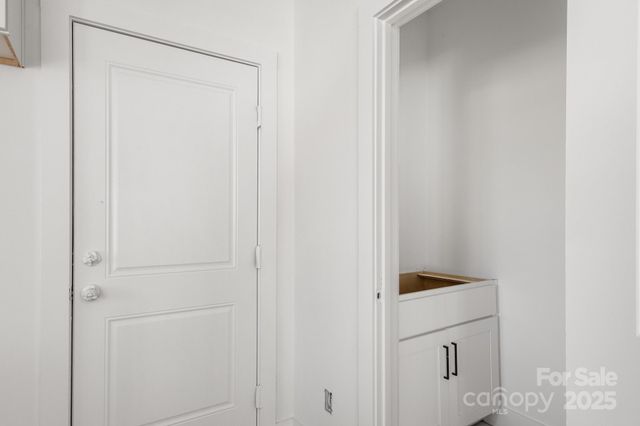 901 N Hoskins Road, Charlotte, NC 28216