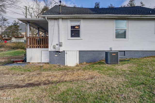 1820 Ridgeway Drive, Kingsport, TN 37664