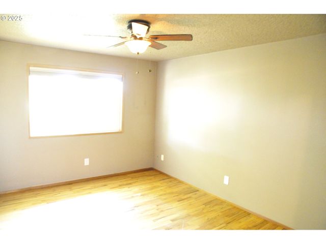 1770 THOMPSON Rd, Woodburn, OR 97071