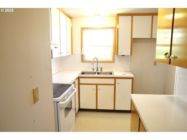 1770 THOMPSON Rd, Woodburn, OR 97071
