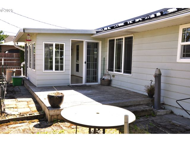 1770 THOMPSON Rd, Woodburn, OR 97071