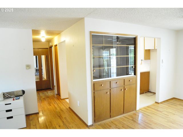 1770 THOMPSON Rd, Woodburn, OR 97071