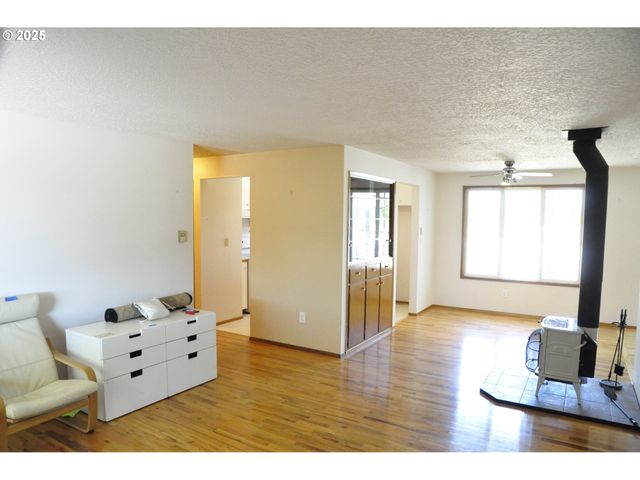 1770 THOMPSON Rd, Woodburn, OR 97071