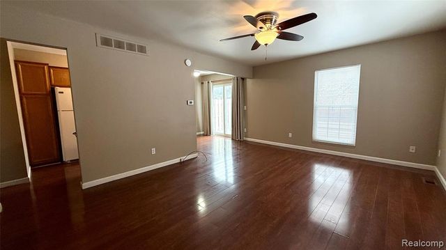 15846 Cambridge Drive, Clinton Township, MI 48038