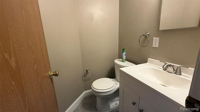 15846 Cambridge Drive, Clinton Township, MI 48038