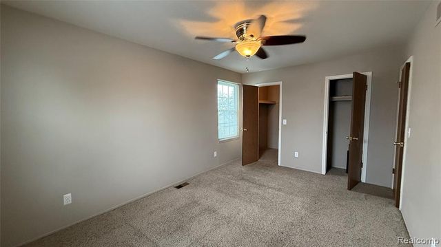 15846 Cambridge Drive, Clinton Township, MI 48038