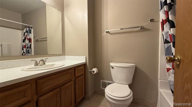 15846 Cambridge Drive, Clinton Township, MI 48038