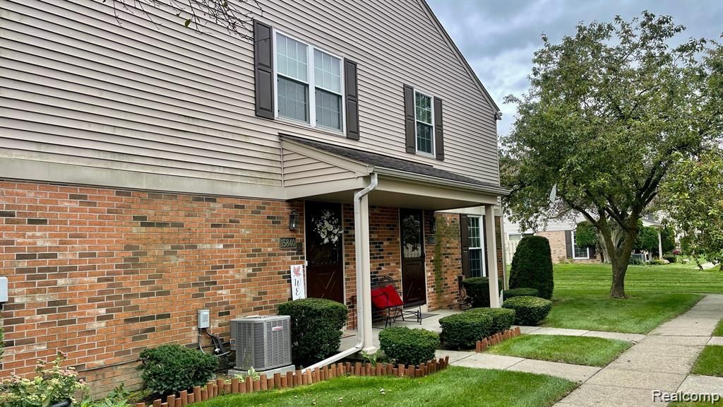 15846 Cambridge Drive, Clinton Township, MI 48038