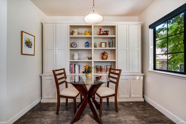 18120 Vassar Ct, Sonoma, CA 95476