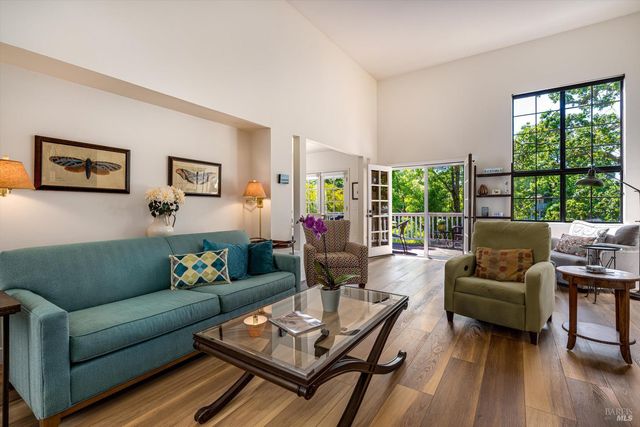 18120 Vassar Ct, Sonoma, CA 95476