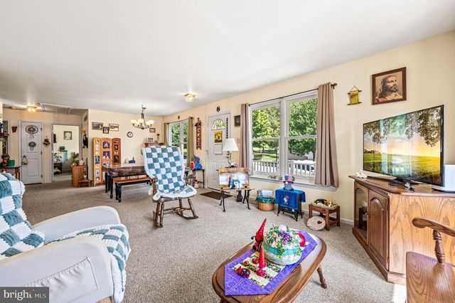 122 N 4TH ST, Bally, PA 19503