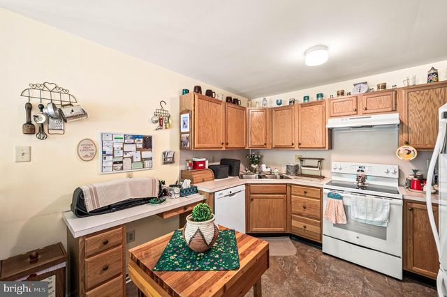 122 N 4TH ST, Bally, PA 19503