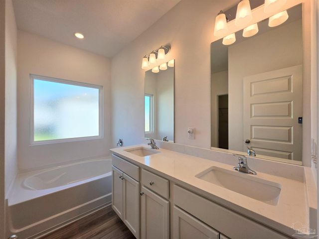 9613 Sagewood Dr, Pensacola, FL 32526