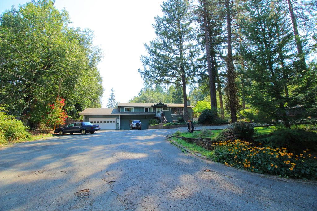 219 Pearl Drive, Grants Pass, OR 97527