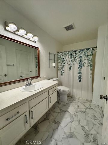 84 Lemon 270, Irvine, CA 92618