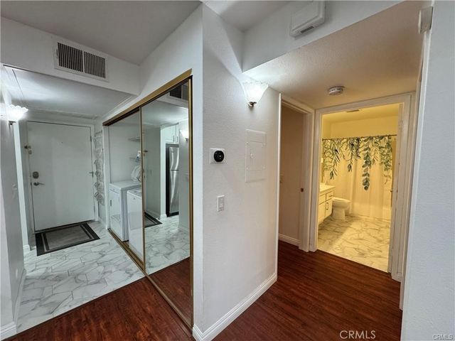 84 Lemon 270, Irvine, CA 92618