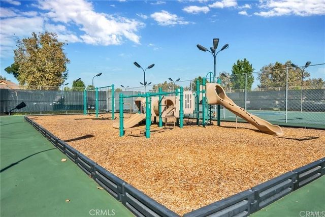 84 Lemon 270, Irvine, CA 92618
