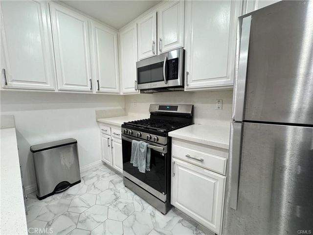84 Lemon 270, Irvine, CA 92618