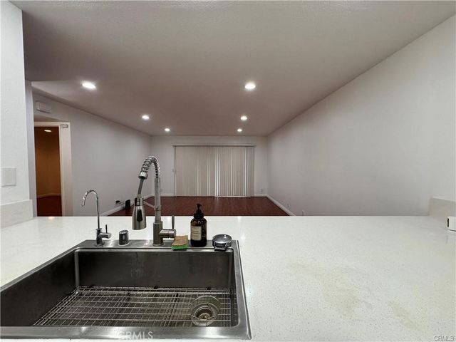 84 Lemon 270, Irvine, CA 92618