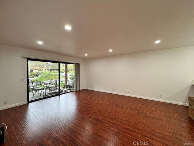84 Lemon 270, Irvine, CA 92618