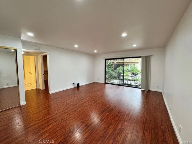 84 Lemon 270, Irvine, CA 92618