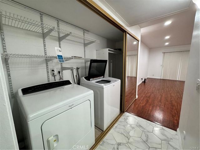 84 Lemon 270, Irvine, CA 92618