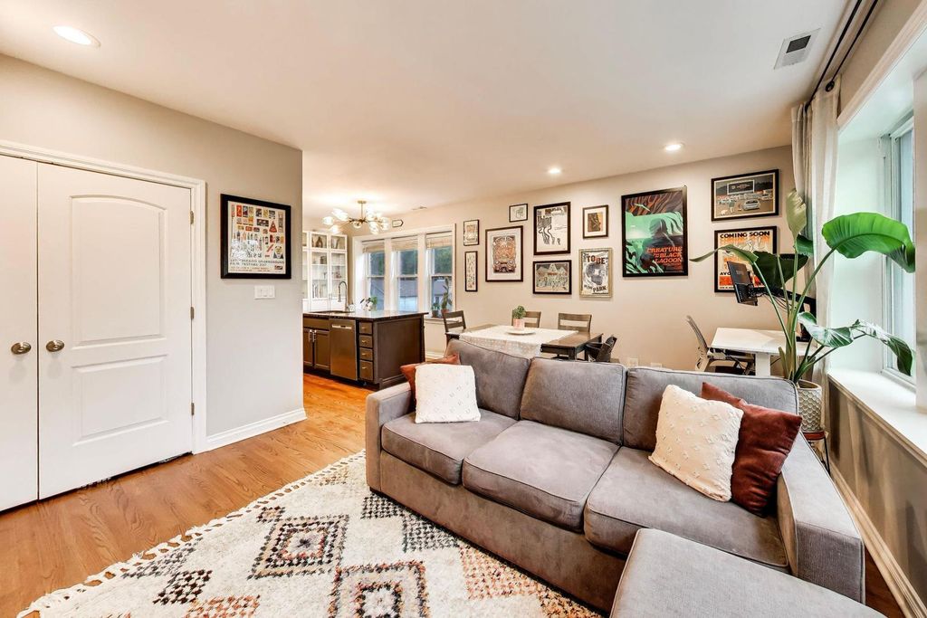 2243 W Ainslie Street 3W, Chicago, IL 60625 — photo 2