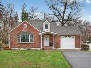 43 Shady Lane, Bardonia, NY 10954