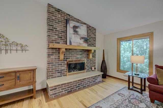 10 High Circle Way, North Oaks, MN 55127