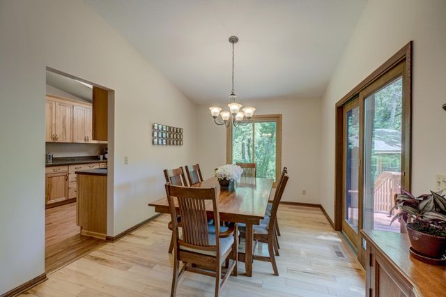10 High Circle Way, North Oaks, MN 55127