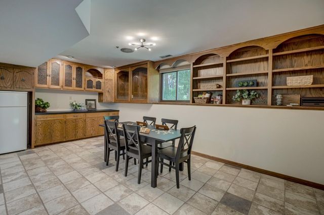 10 High Circle Way, North Oaks, MN 55127