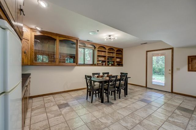 10 High Circle Way, North Oaks, MN 55127