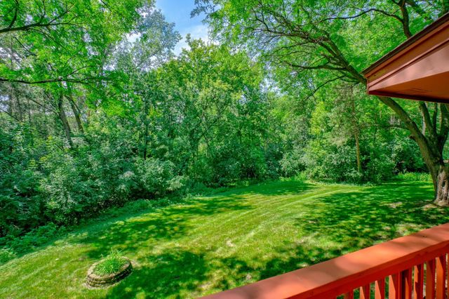10 High Circle Way, North Oaks, MN 55127