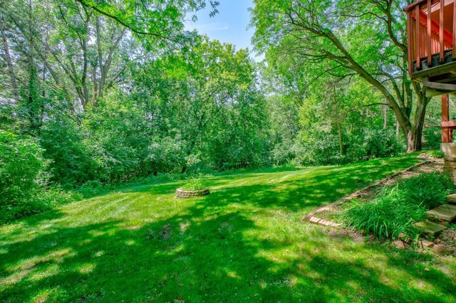 10 High Circle Way, North Oaks, MN 55127